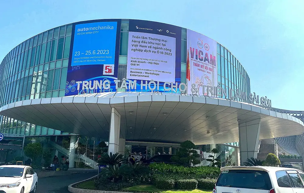 LuxFighter Car LED FARNIGHTION 2023 Automechanika Ho Chi Minh City