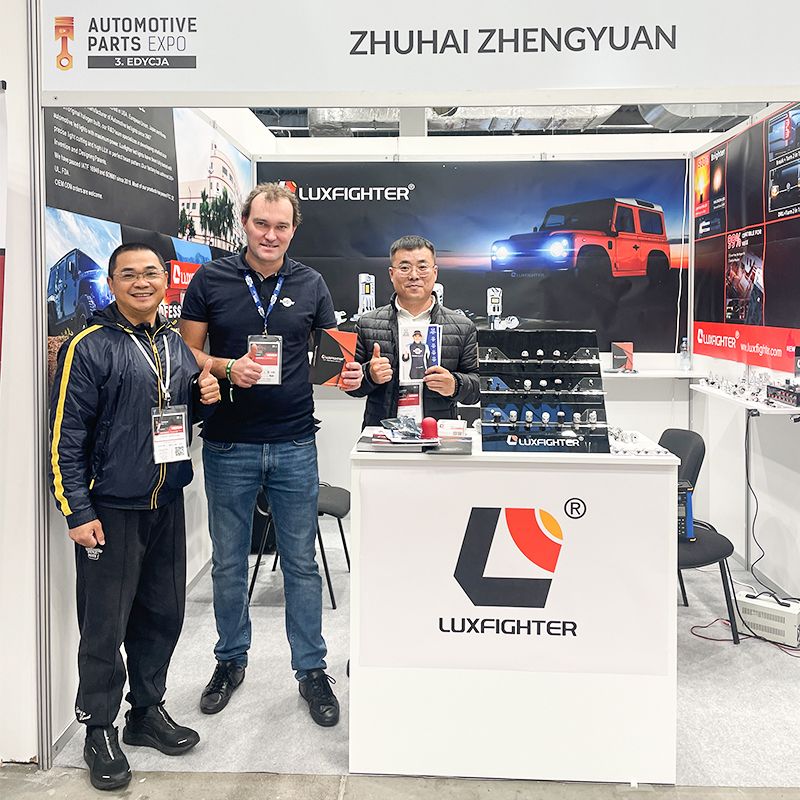 LUXFIGHTER LED faralar və duman əleyhinə işıqlar AUTOMOTIVE PARTS Expo geniş rəğbət qazanır